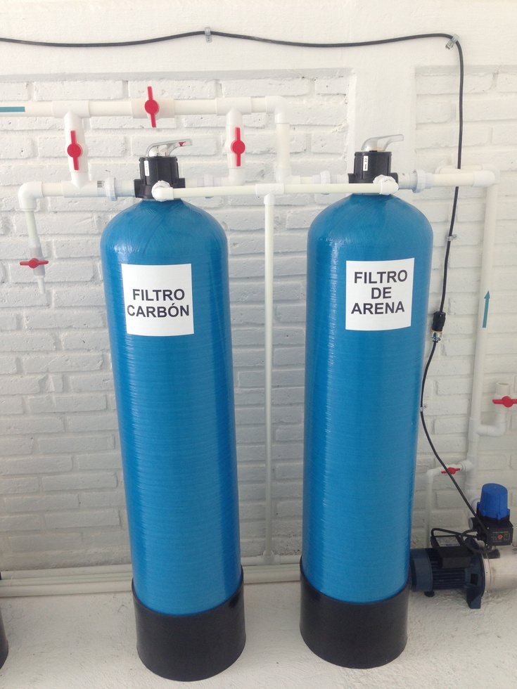 H2Oxy technician installing a water purifier
